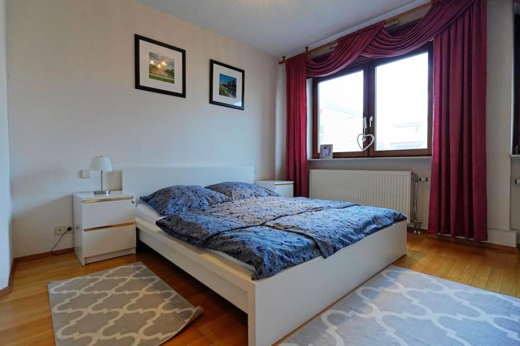 Grosse, Helle Wohnung Fuer Bis Zu 6 Personen Weinheim Exterior photo