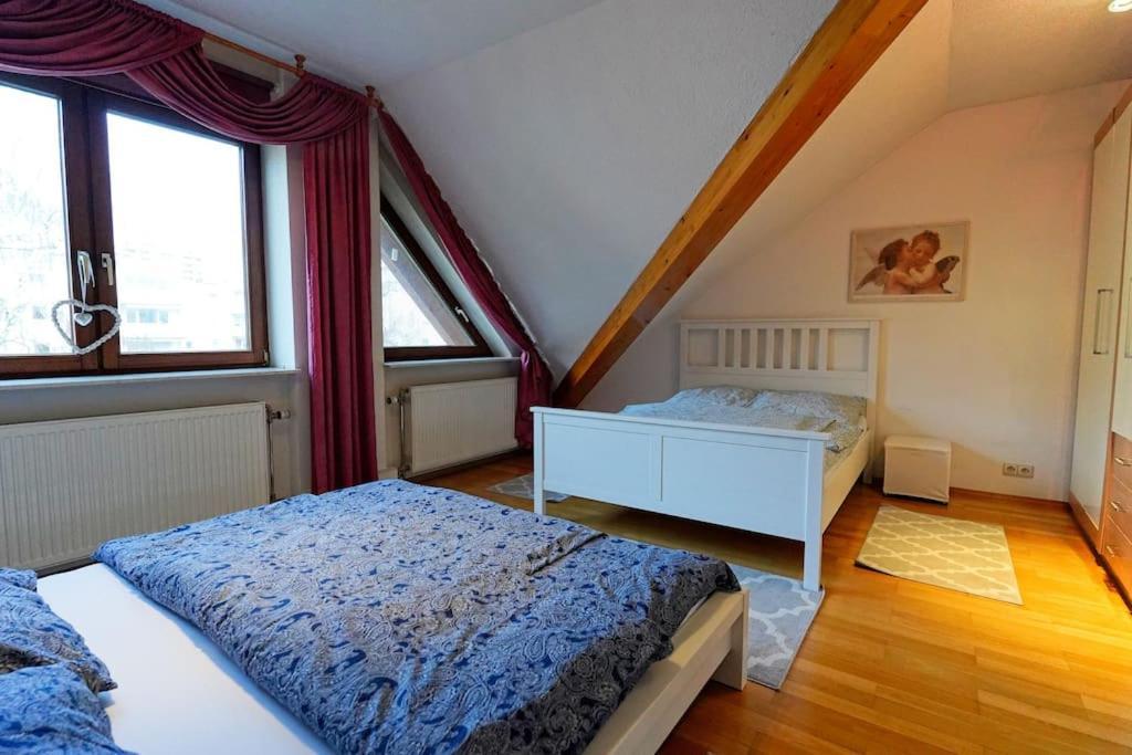 Grosse, Helle Wohnung Fuer Bis Zu 6 Personen Weinheim Exterior photo